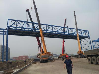 40米跨度钢结构廊道吊装作业